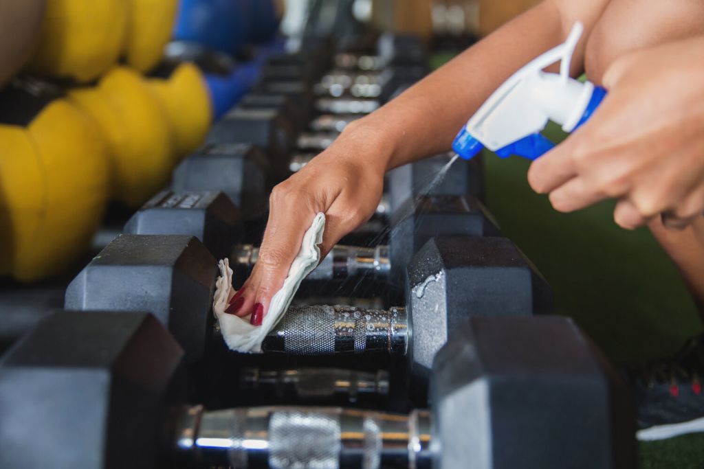 gym equipment cleaning